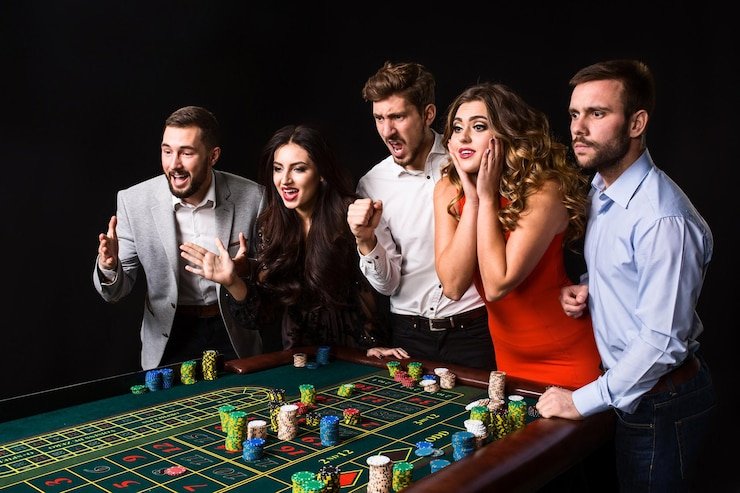 mana77 platform interface showing football matches, live-dealer tables, and esports tournaments on mobile